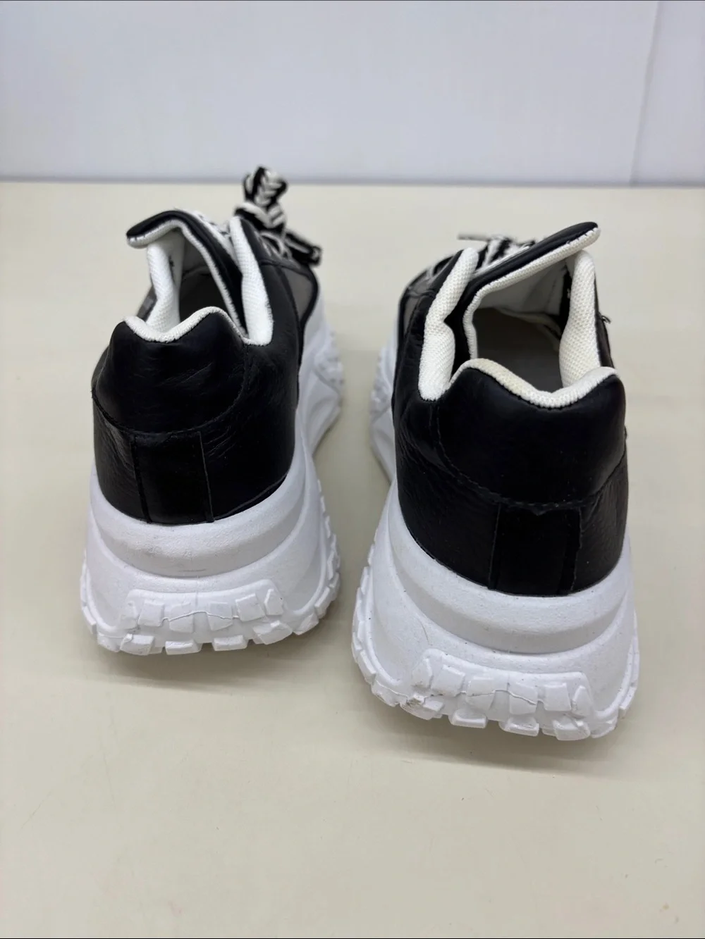 OU Xing Black & White Platform Sneakers for Women